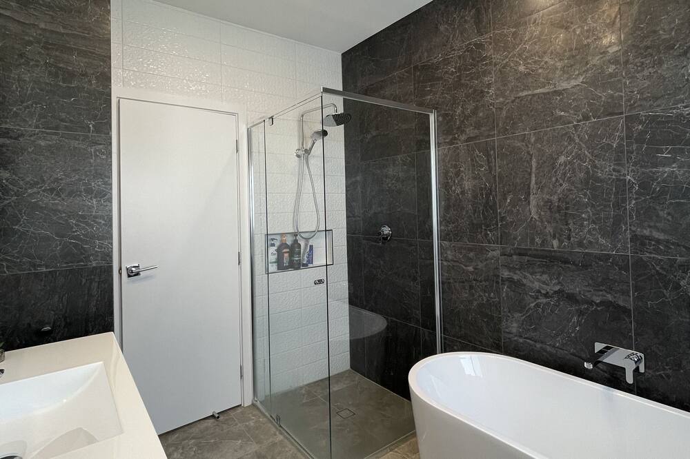 Photo of Bathroom in Redhead