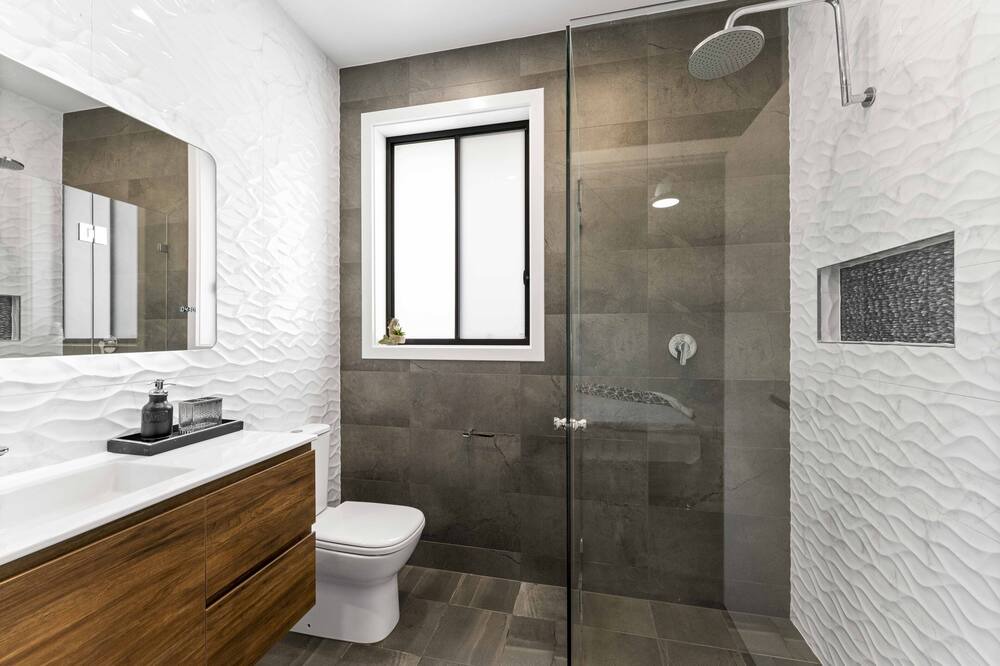 Photo of Bathroom in Redhead