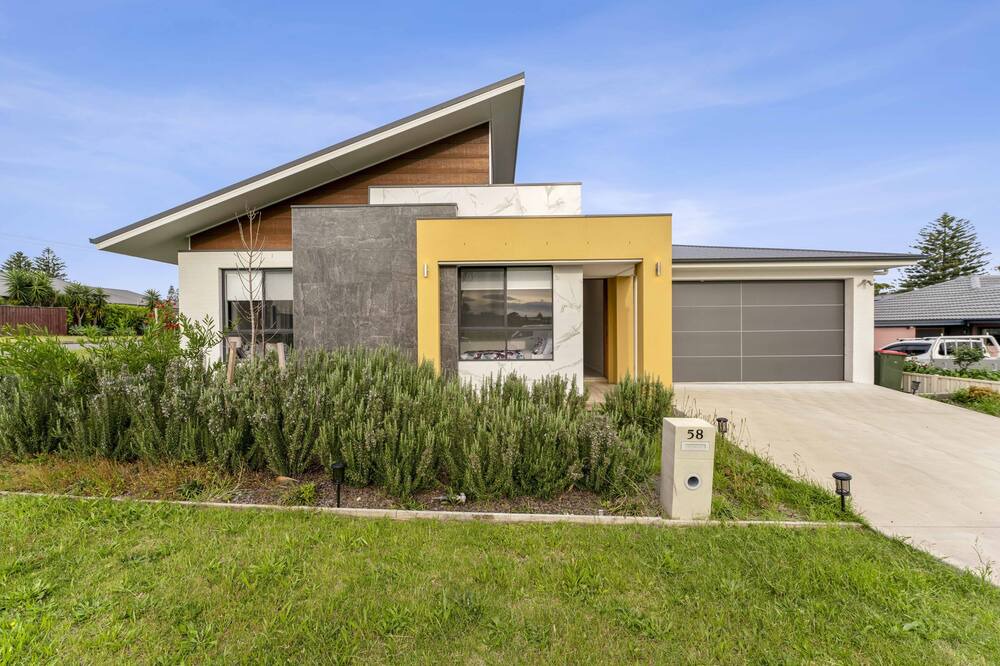 Photo of Outdoor in Redhead