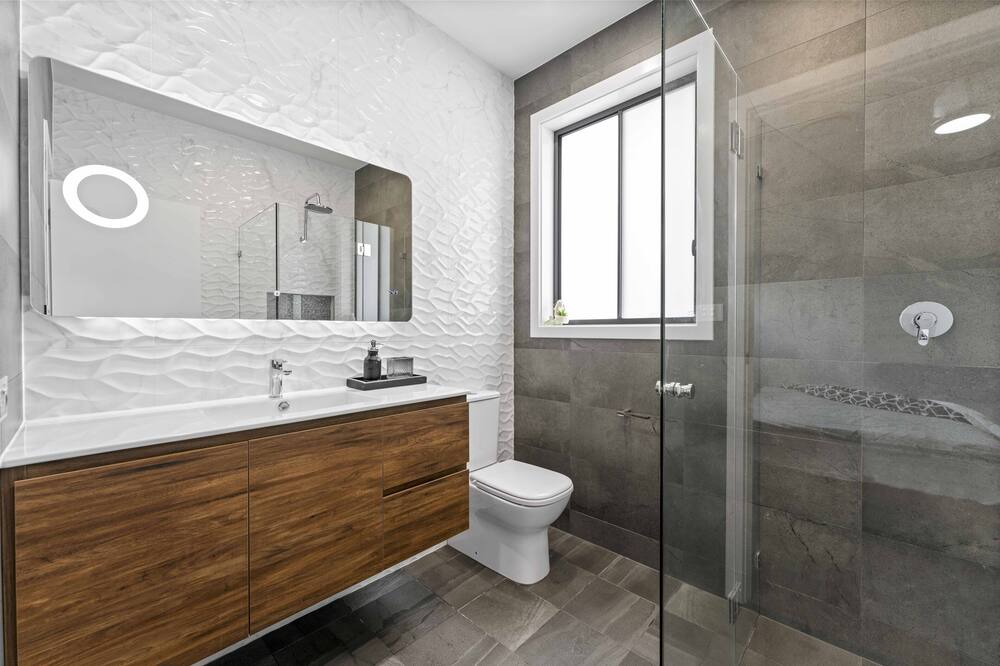 Photo of Bathroom in Redhead