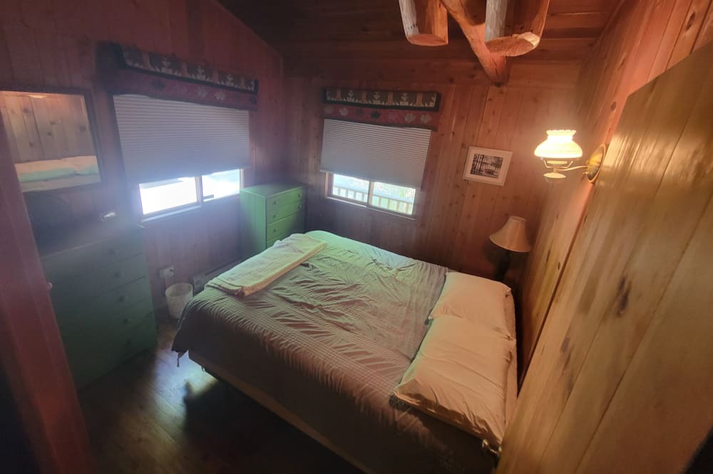 Photo of Bedroom in Wolfeboro