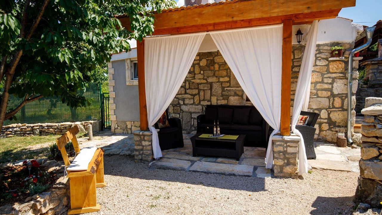 Photo of Outdoor in Oklaj