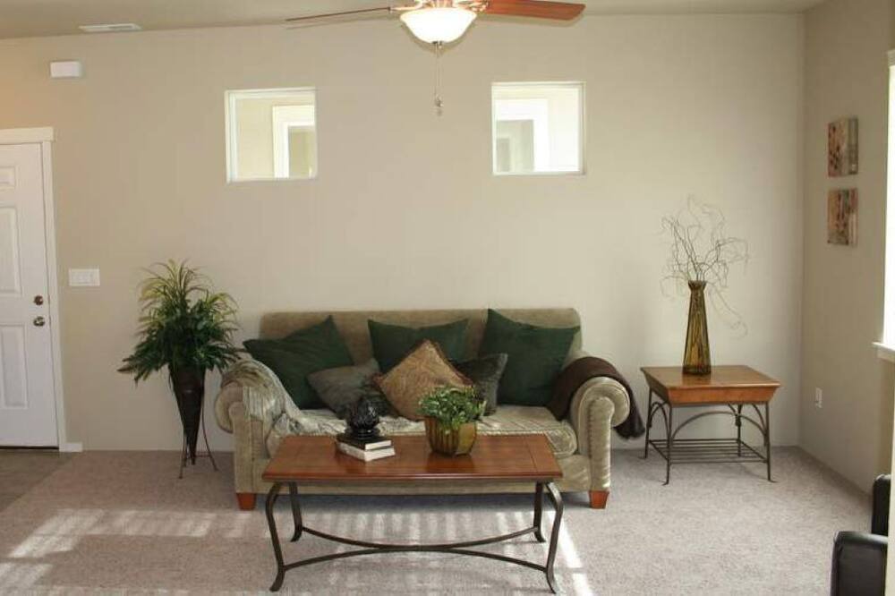 Photo of Livingroom in Medford