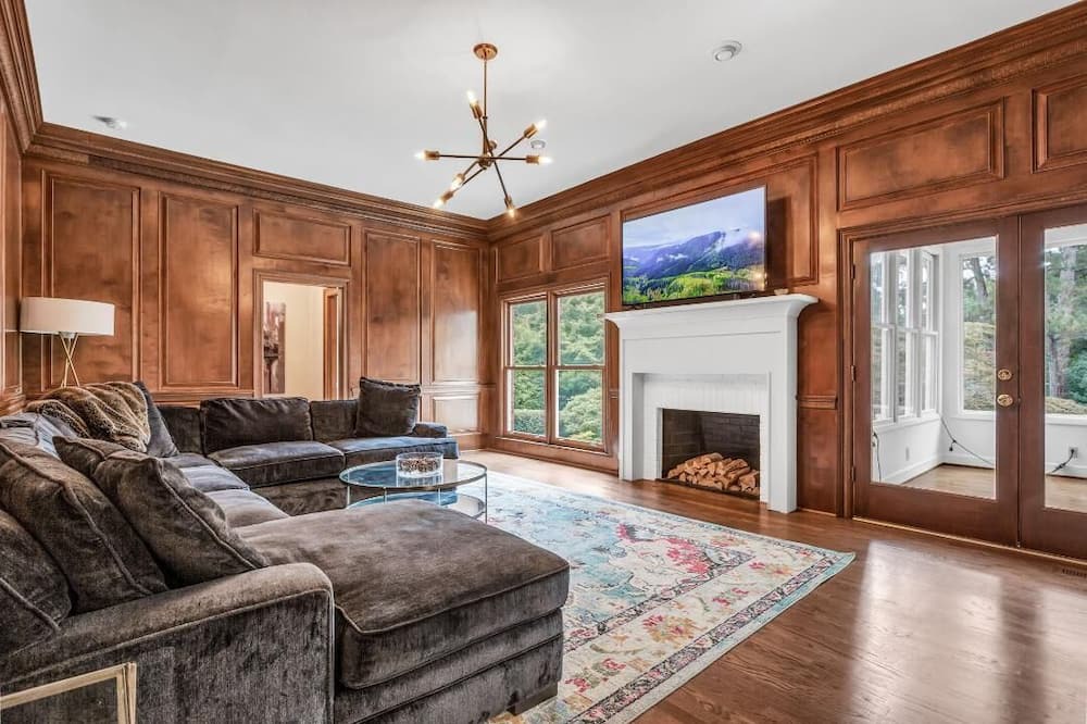 Photo of Livingroom in Flowery Branch