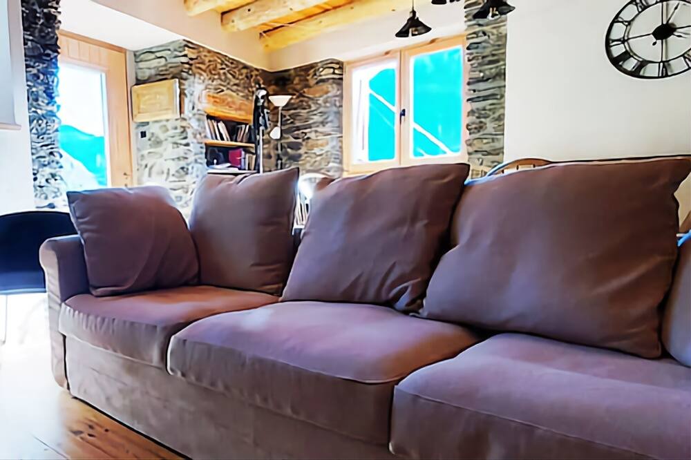 Photo of Livingroom in Llavorsi