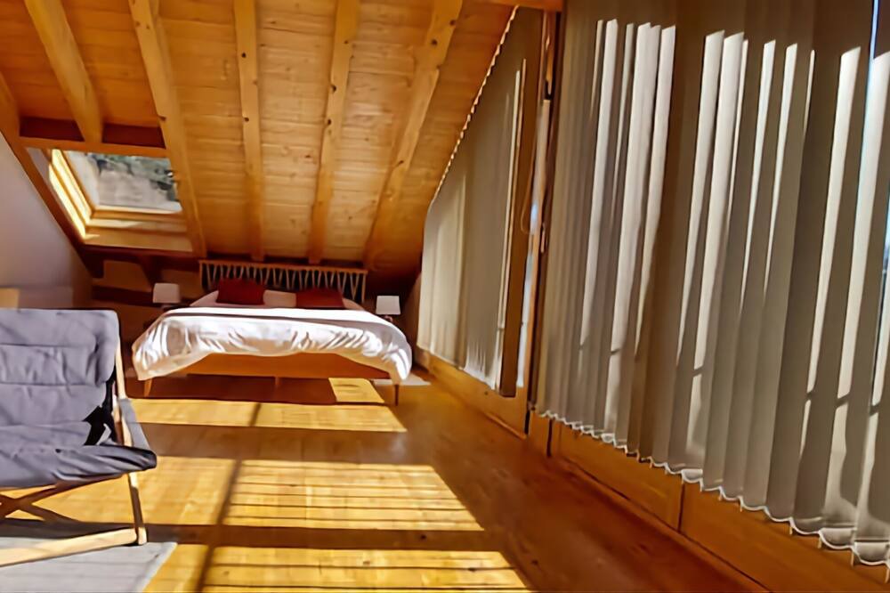 Photo of Bedroom in Llavorsi