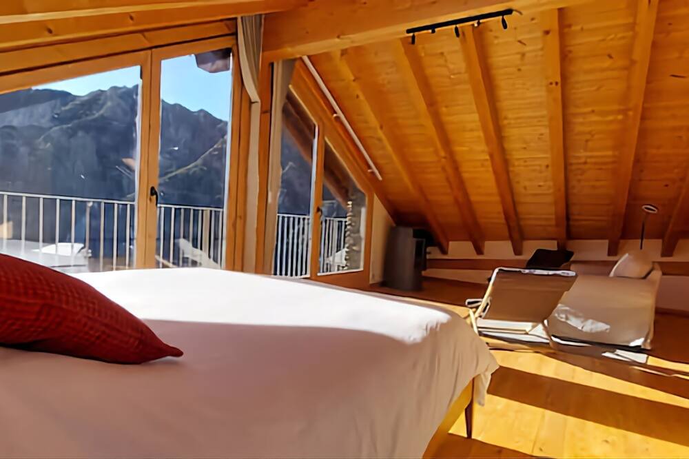Photo of Bedroom in Llavorsi