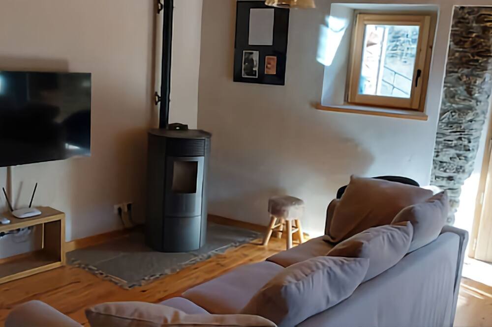 Photo of Livingroom in Llavorsi
