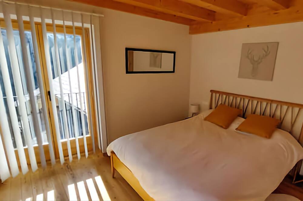 Photo of Bedroom in Llavorsi