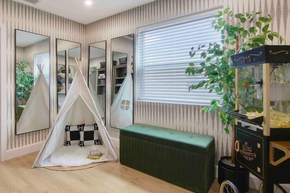 Photo of Others in Parker Ridge