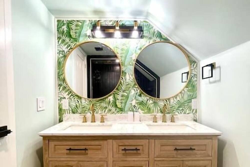 Photo of Others in Parker Ridge