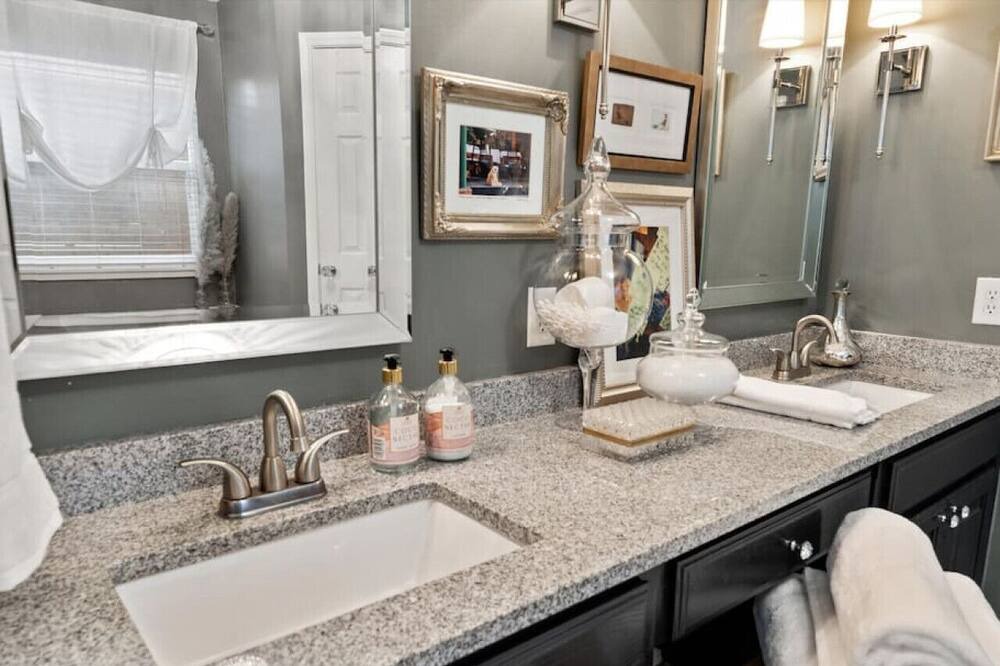 Photo of Bathroom in South Arlington