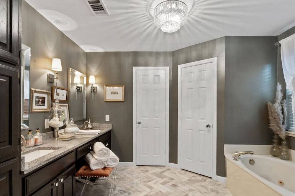 Photo of Bathroom in South Arlington