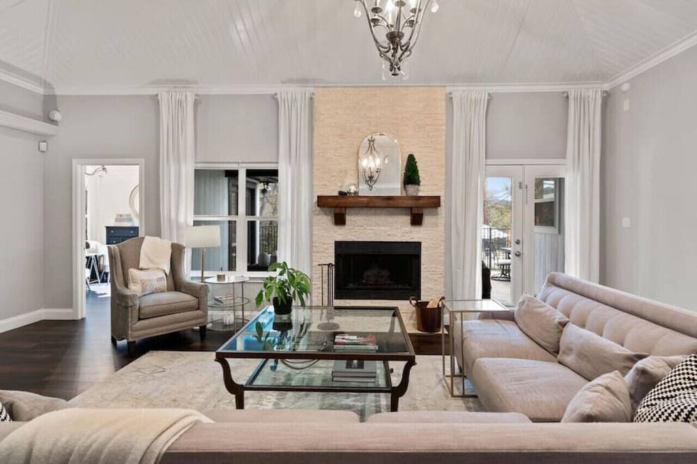 Photo of Livingroom in South Arlington