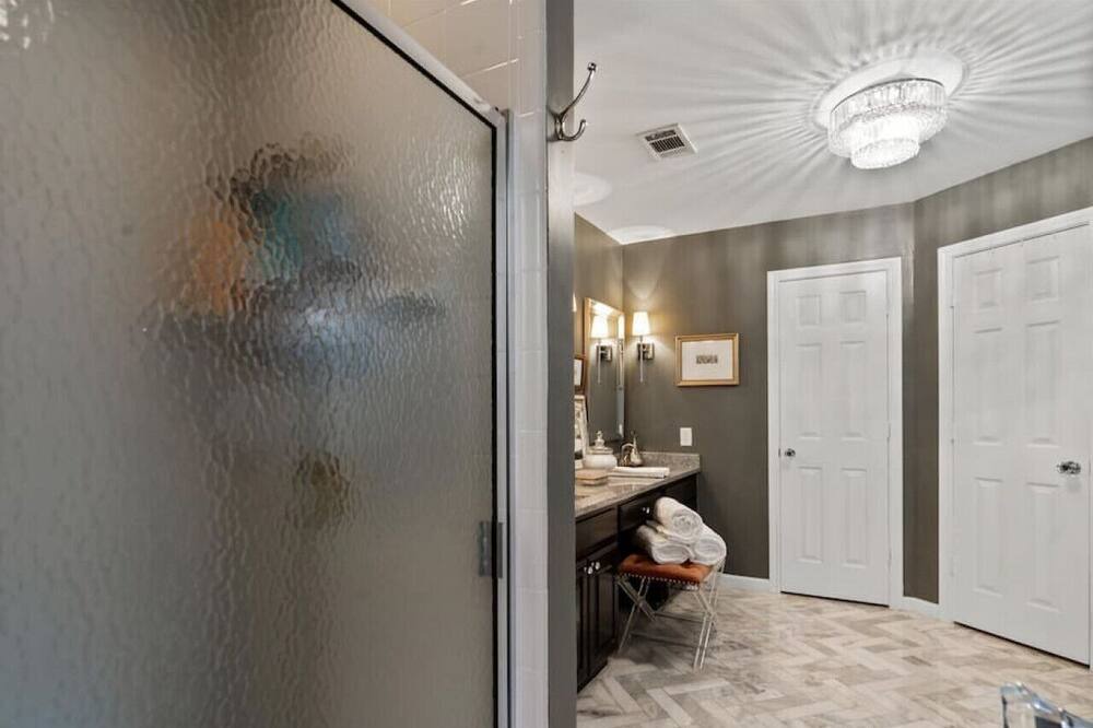 Photo of Bathroom in South Arlington