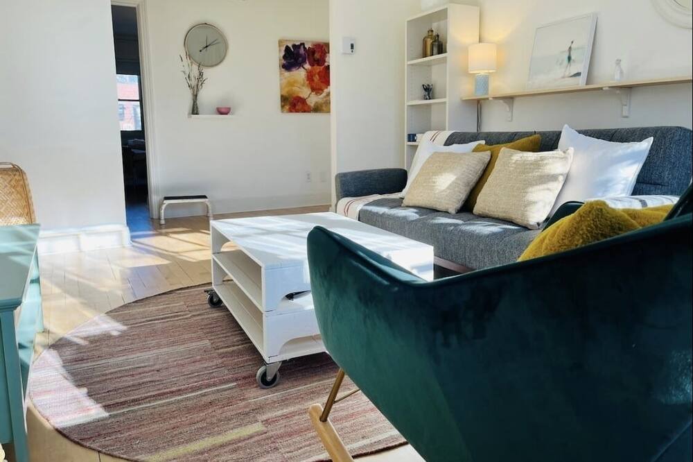 Photo of Livingroom in Ahuntsic