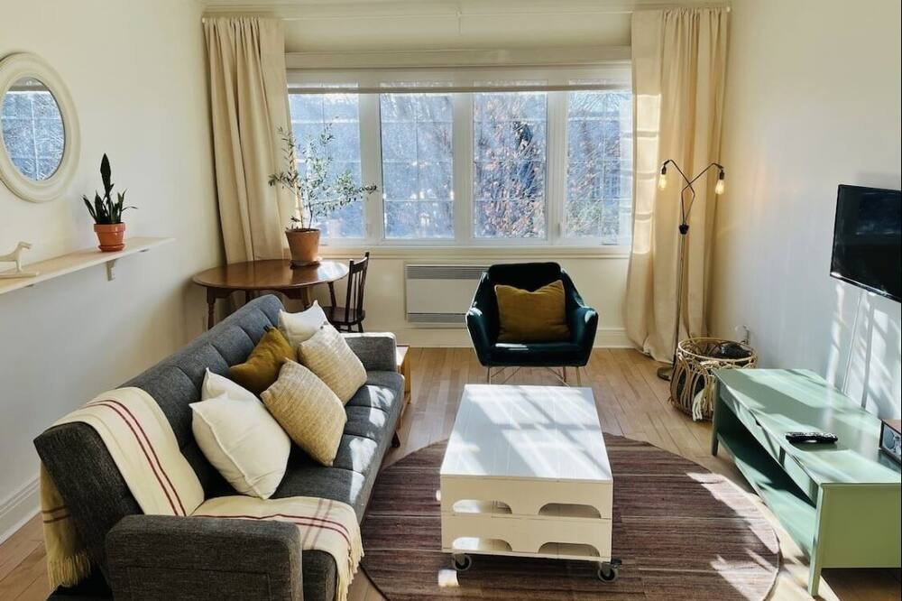 Photo of Livingroom in Ahuntsic