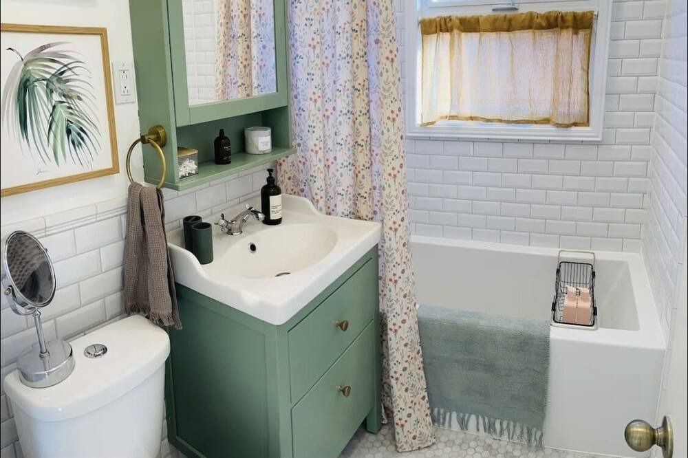 Photo of Bathroom in Ahuntsic
