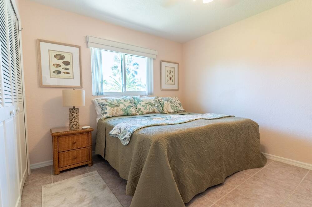 Photo of Bedroom in Burnt Store Isles