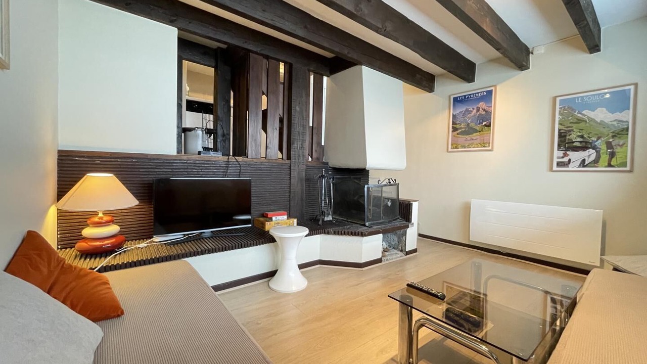 Photo of Livingroom in Louvie-Soubiron