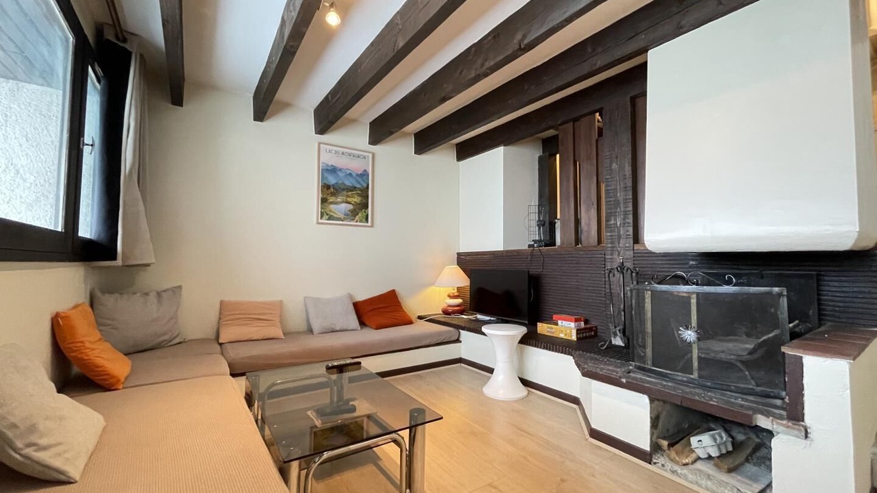 Photo of Livingroom in Louvie-Soubiron