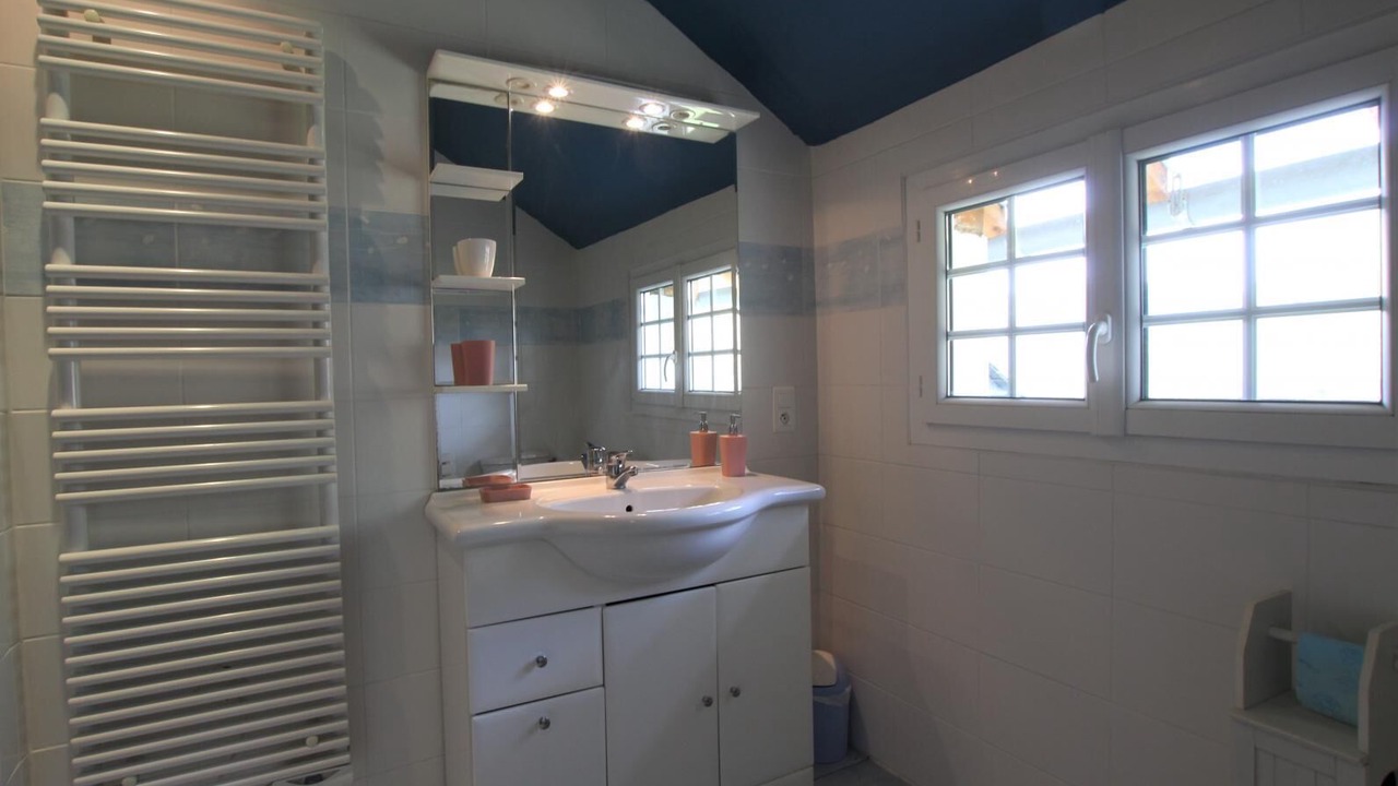 Photo of Others in Accous