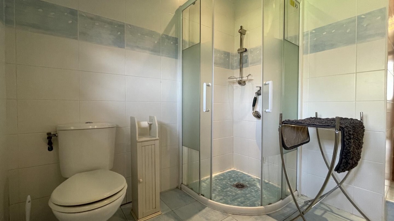 Photo of Others in Accous