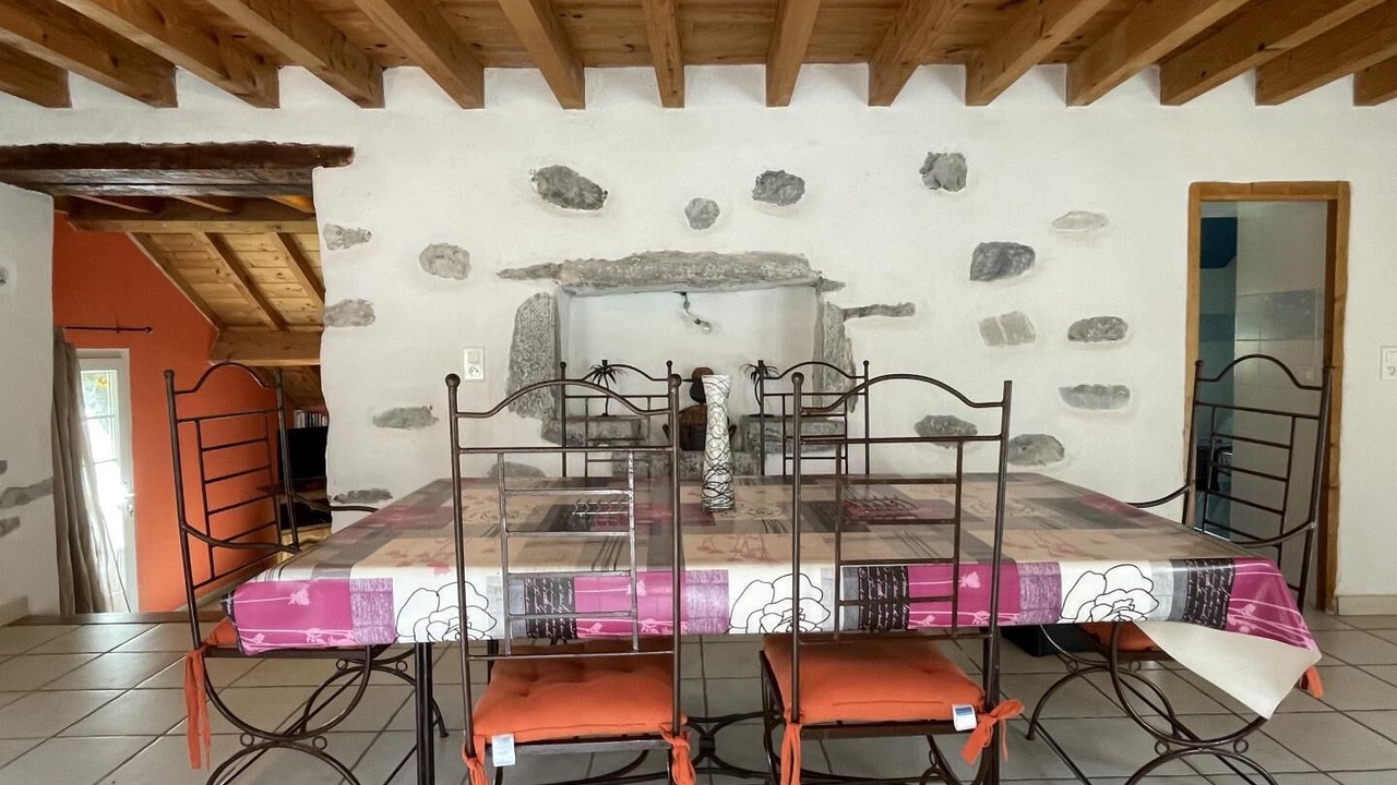 Photo of Others in Accous