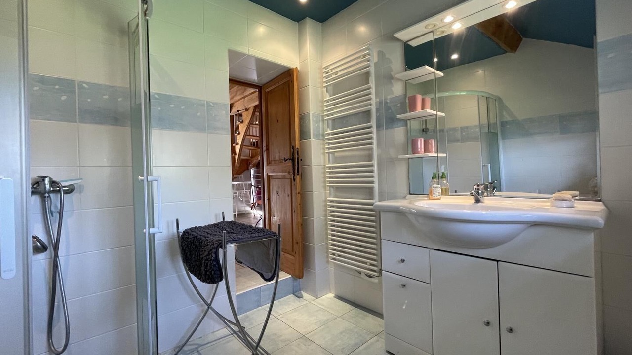 Photo of Others in Accous