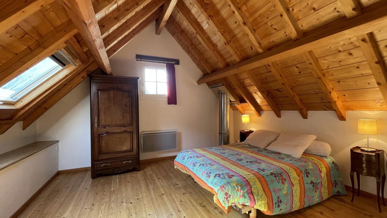 Photo of Others in Accous