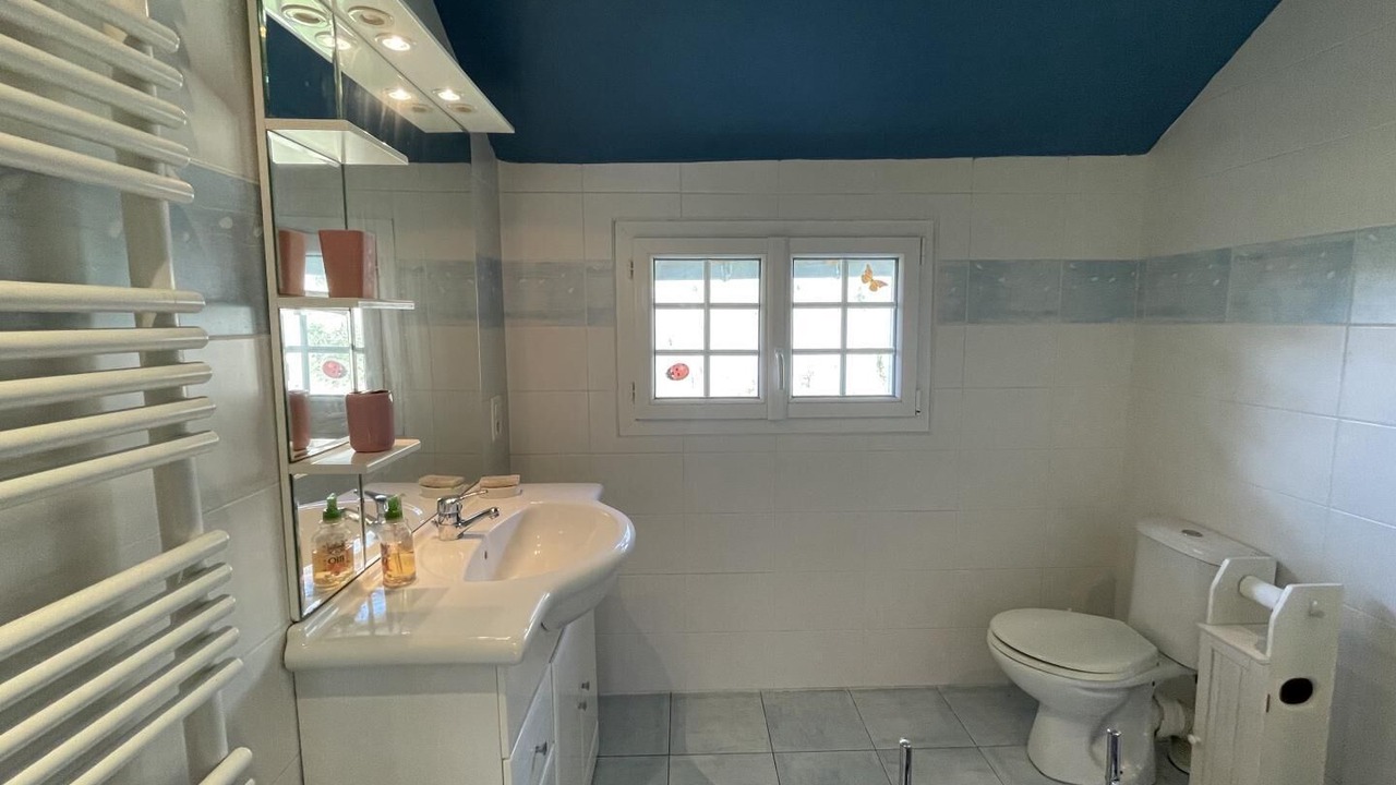 Photo of Others in Accous