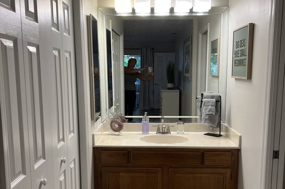 Photo of Bathroom in Kings Lake