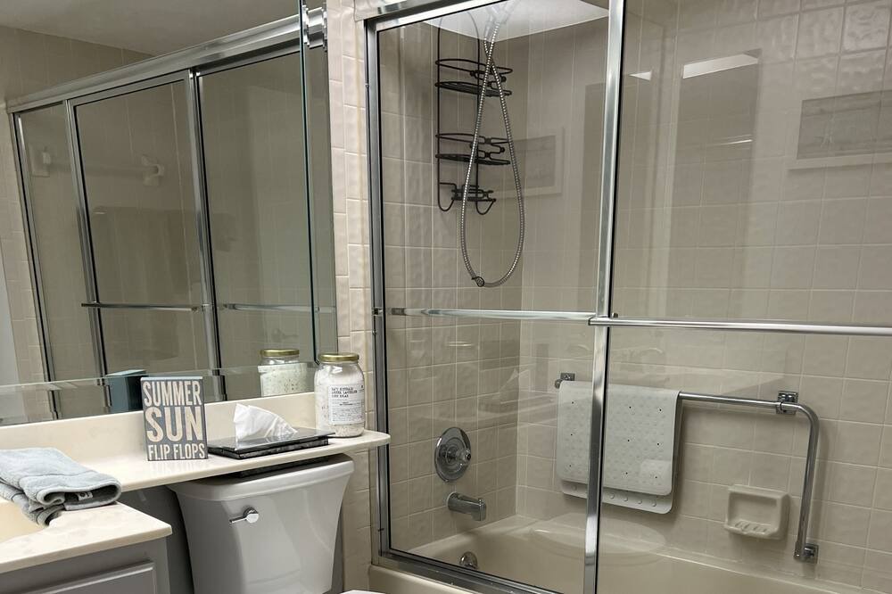 Photo of Bathroom in Kings Lake
