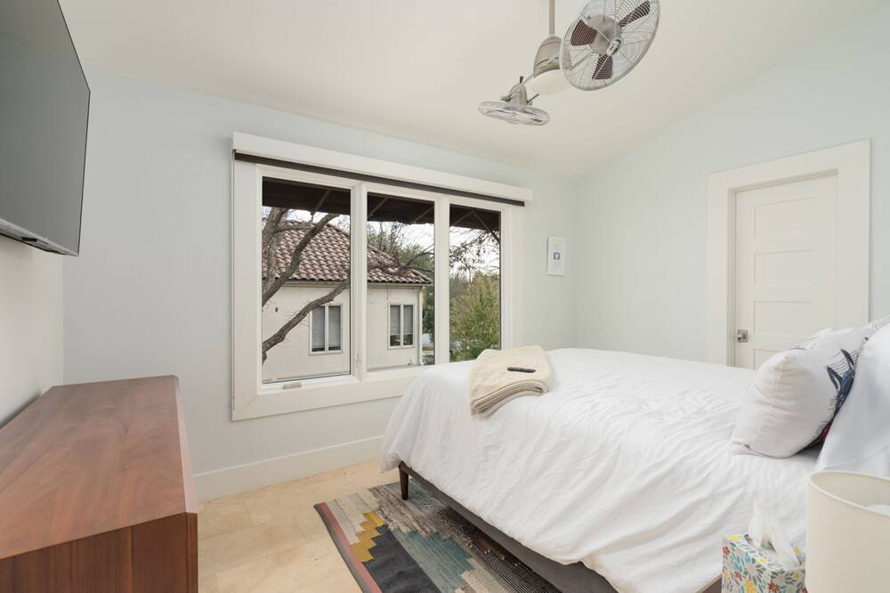 Photo of Bedroom in Uptown