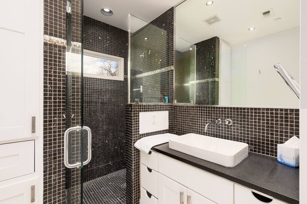 Photo of Bathroom in Uptown