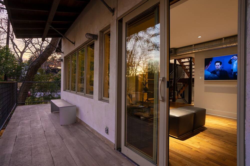 Photo of Outdoor in Uptown