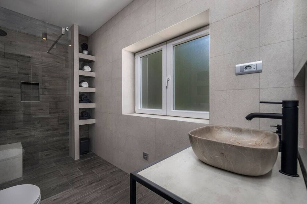 Photo of Bathroom in Sucuraj