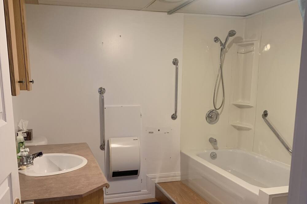 Photo of Bathroom in Riviere-au-Renard