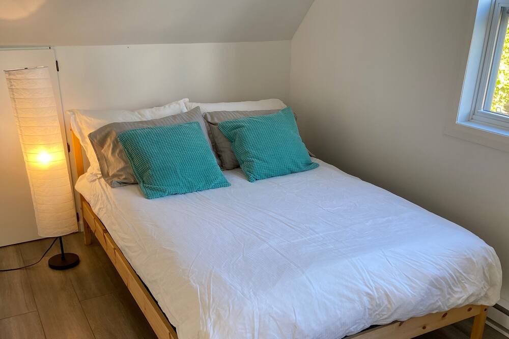 Photo of Bedroom in Val-des-Monts