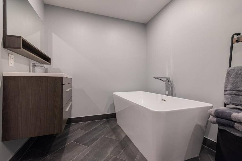 Photo of Bathroom in Pierrefonds-Roxboro