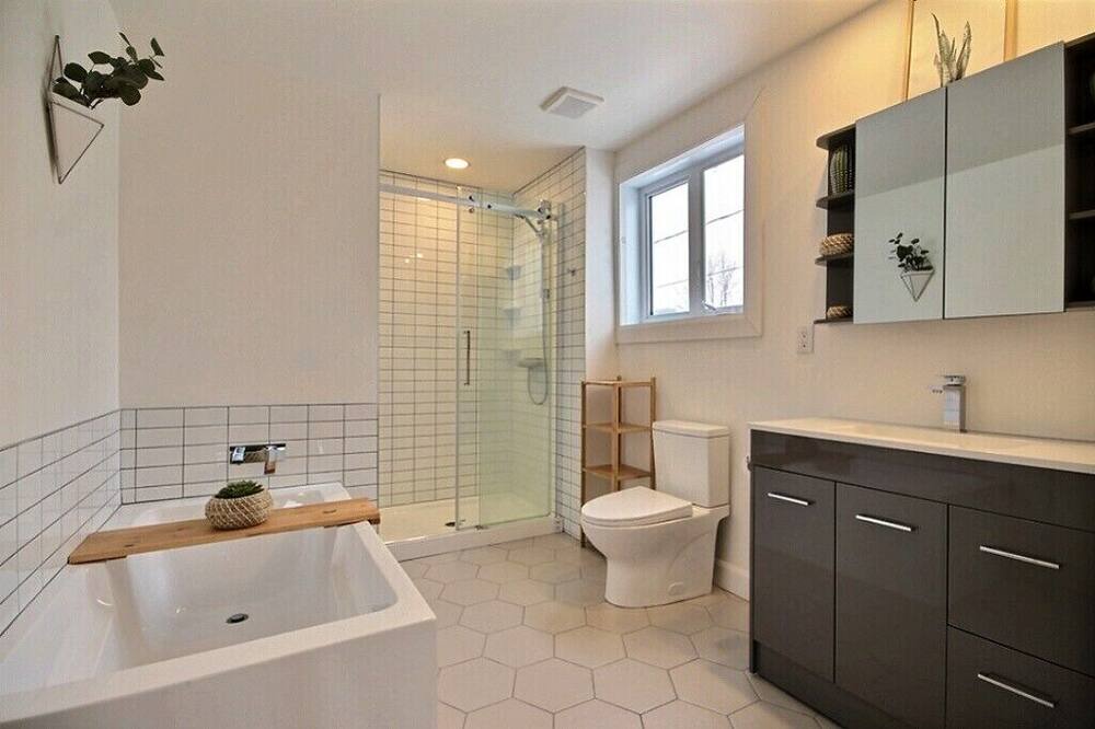 Photo of Bathroom in Village-des-Hurons