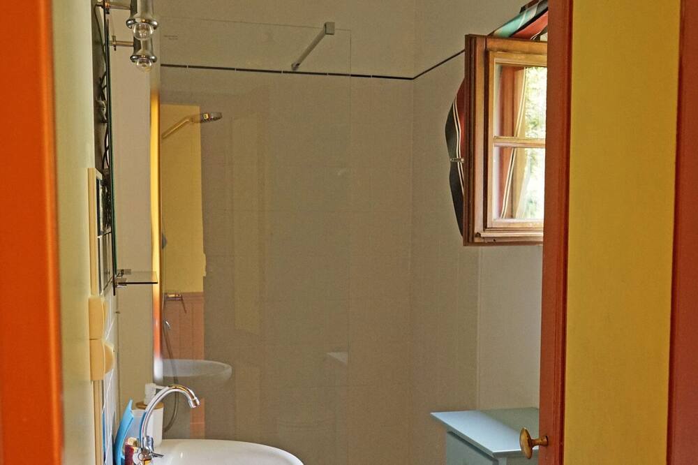 Photo of Bathroom in Prats-de-Mollo-la-Preste