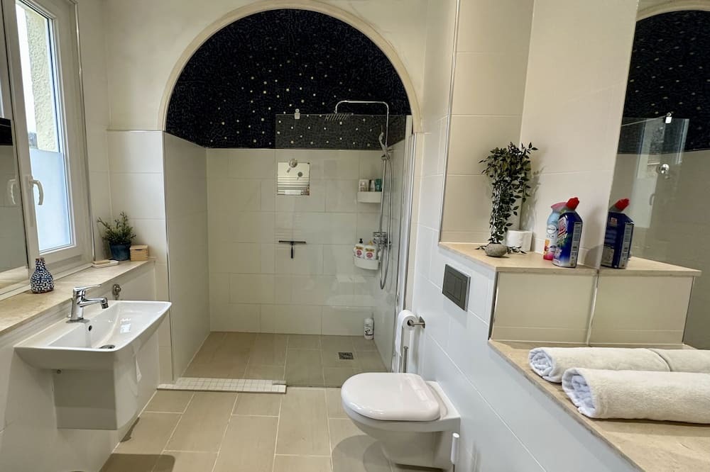 Photo of Bathroom in Buffon