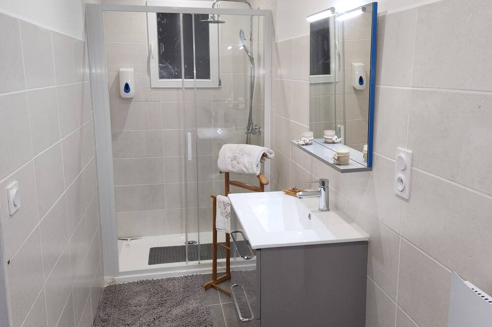 Photo of Bathroom in Chateauneuf-de-Galaure