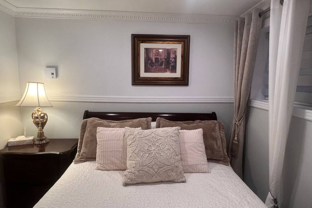 Photo of Bedroom in Laval