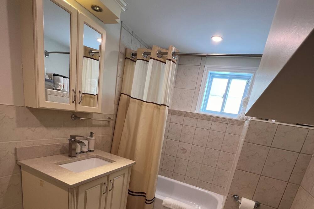 Photo of Bathroom in Laval