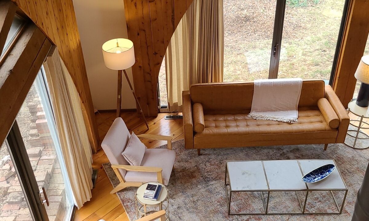 Photo of Livingroom in Bay Village