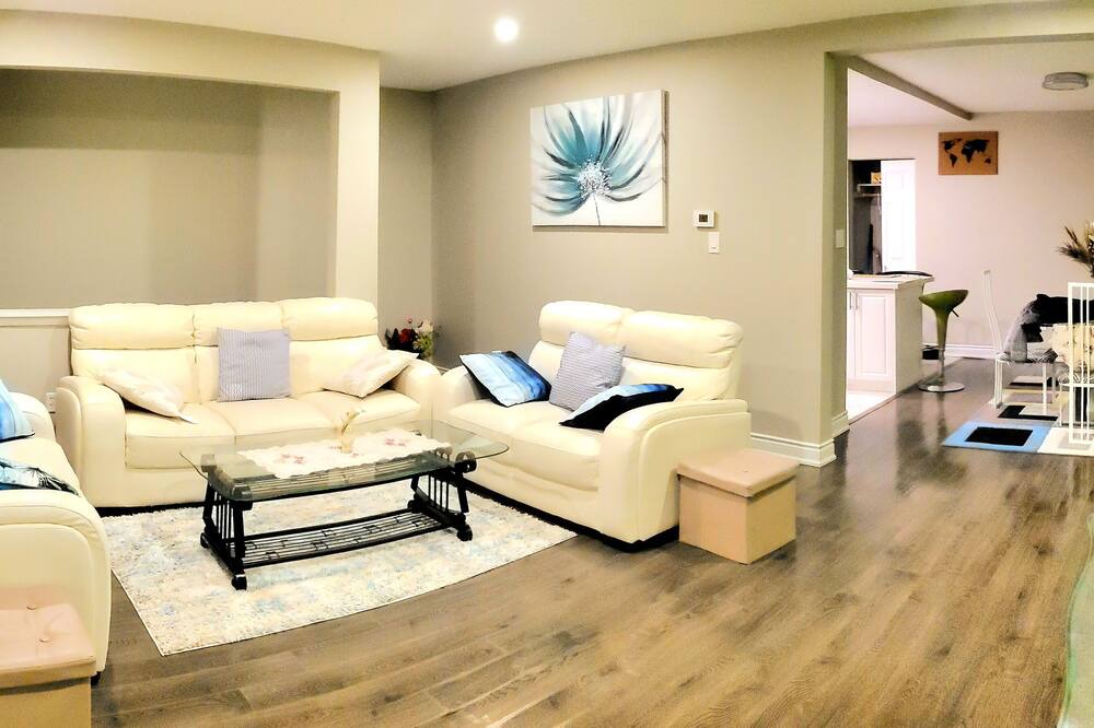 Photo of Livingroom in Oshawa