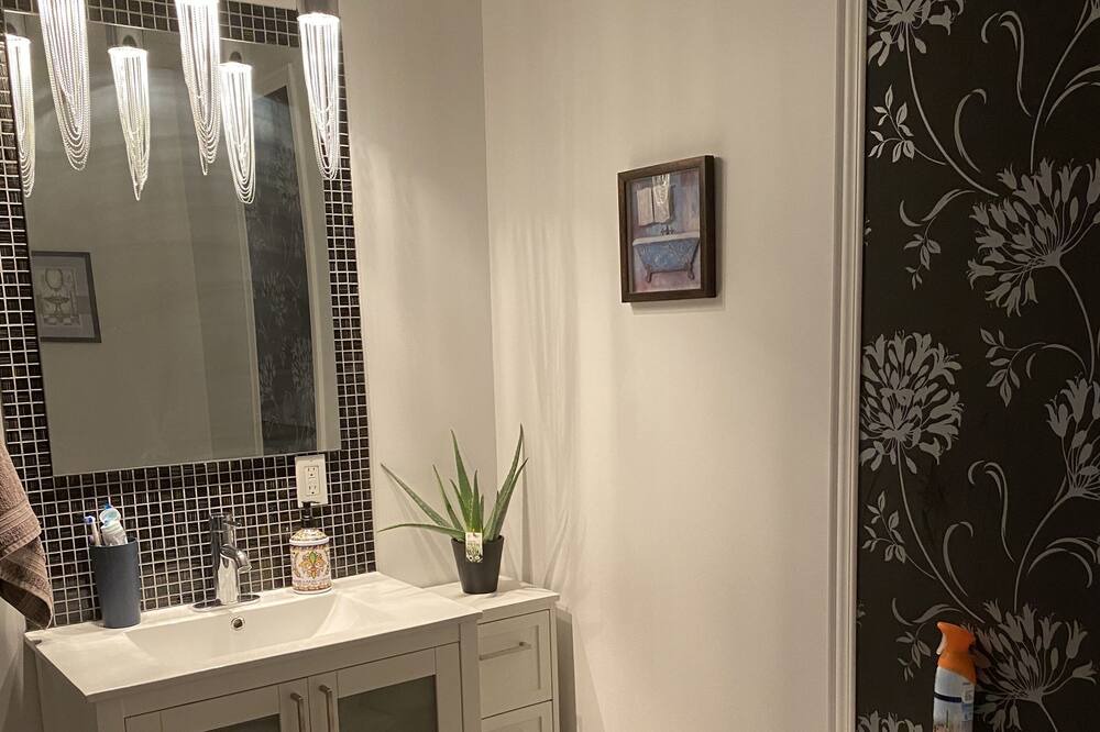 Photo of Bathroom in Saint-David