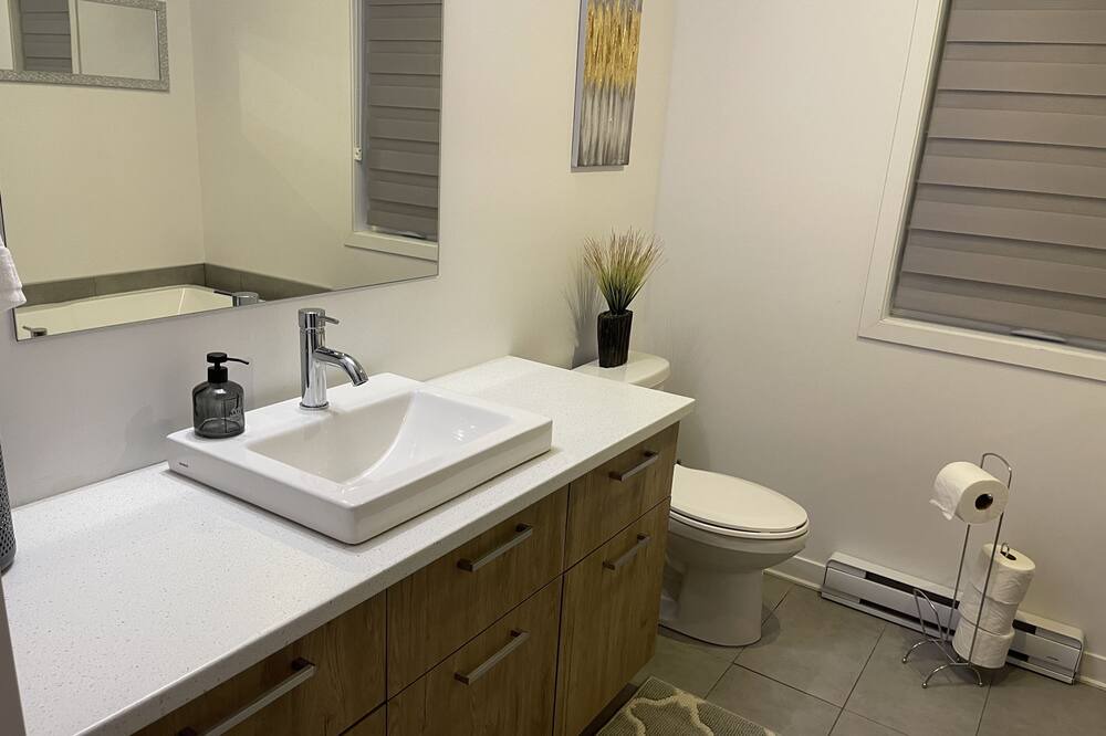 Photo of Bathroom in Laval